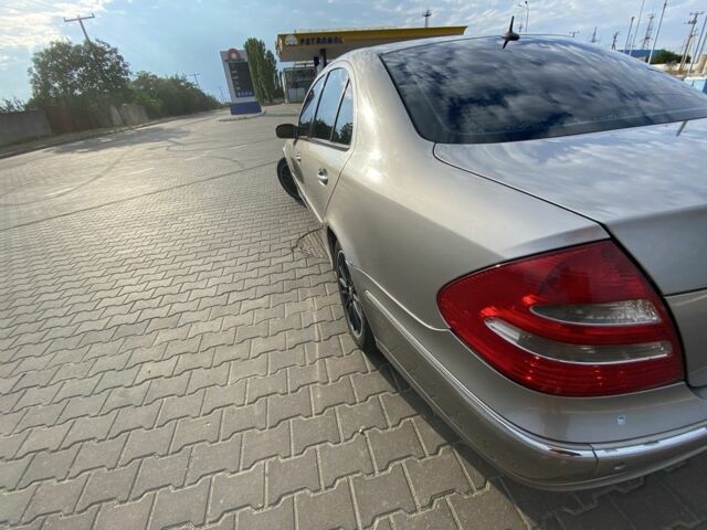 Серый Мерседес Е-Класс, объемом двигателя 3.2 л и пробегом 400 тыс. км за 2900 $, фото 3 на Automoto.ua