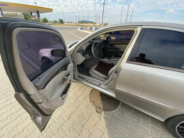 Серый Мерседес Е-Класс, объемом двигателя 3.2 л и пробегом 400 тыс. км за 2900 $, фото 7 на Automoto.ua