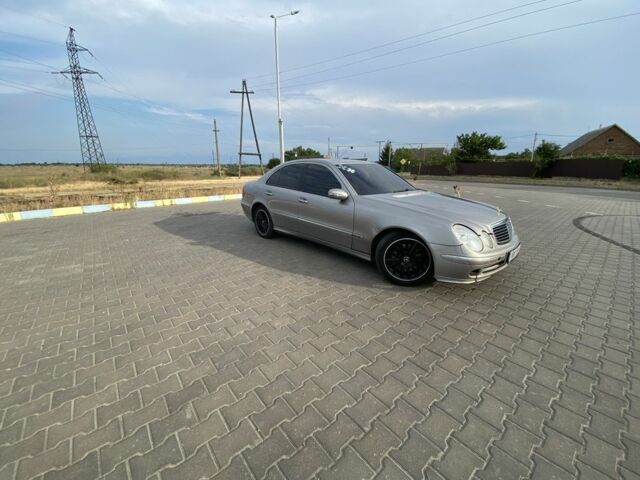 Серый Мерседес Е-Класс, объемом двигателя 3.2 л и пробегом 400 тыс. км за 2900 $, фото 5 на Automoto.ua