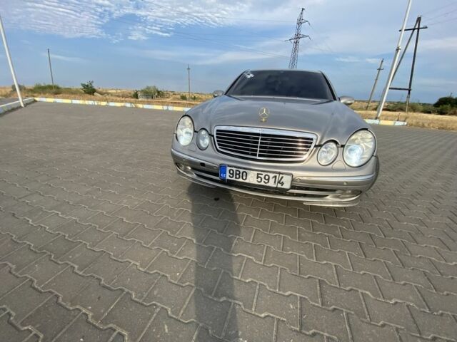 Серый Мерседес Е-Класс, объемом двигателя 3.2 л и пробегом 400 тыс. км за 2900 $, фото 6 на Automoto.ua