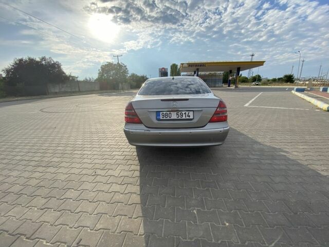 Серый Мерседес Е-Класс, объемом двигателя 3.2 л и пробегом 400 тыс. км за 2900 $, фото 4 на Automoto.ua