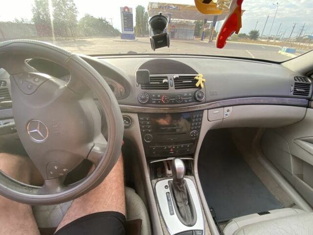 Серый Мерседес Е-Класс, объемом двигателя 3.2 л и пробегом 400 тыс. км за 2900 $, фото 11 на Automoto.ua