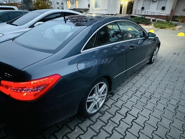 Серый Мерседес Е-Класс, объемом двигателя 3 л и пробегом 250 тыс. км за 5600 $, фото 4 на Automoto.ua