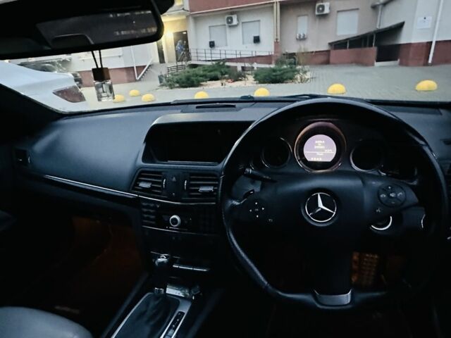 Серый Мерседес Е-Класс, объемом двигателя 3 л и пробегом 250 тыс. км за 5600 $, фото 6 на Automoto.ua