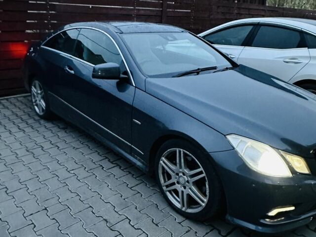 Серый Мерседес Е-Класс, объемом двигателя 3 л и пробегом 250 тыс. км за 5600 $, фото 1 на Automoto.ua