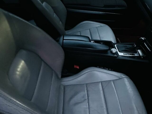 Серый Мерседес Е-Класс, объемом двигателя 3 л и пробегом 250 тыс. км за 5600 $, фото 5 на Automoto.ua