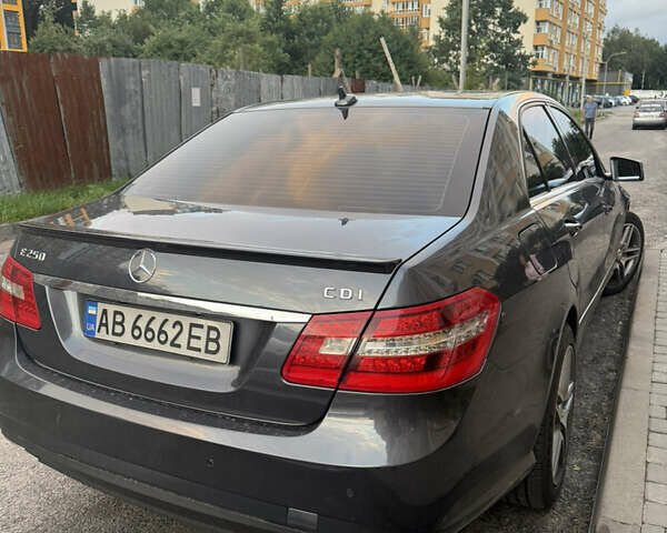 Мерседес Е-Клас 2011 у Вінниці на Automoto.ua Сірий Мерседес Е-Клас, об'ємом двигуна 2.14 л та пробігом 340 тис. км за 15500 $, фото 4 на Automoto.ua