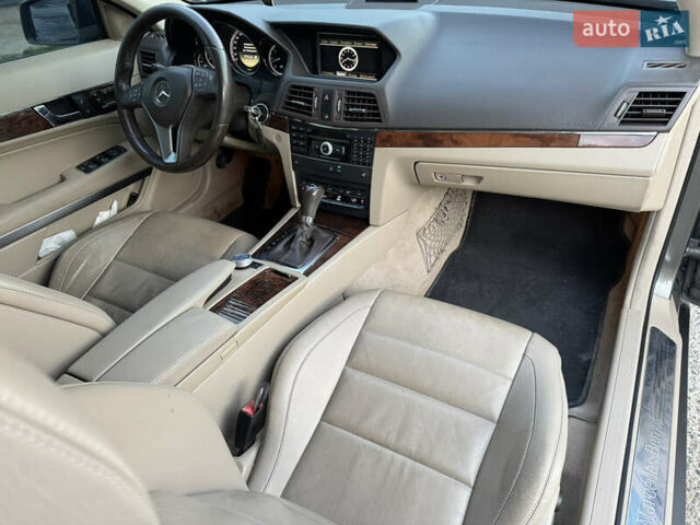 Серый Мерседес Е-Класс, объемом двигателя 2.9 л и пробегом 265 тыс. км за 12000 $, фото 19 на Automoto.ua