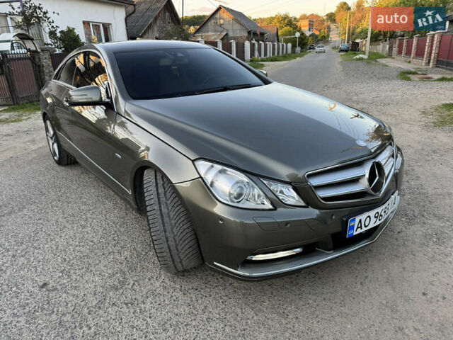 Серый Мерседес Е-Класс, объемом двигателя 2.9 л и пробегом 265 тыс. км за 12000 $, фото 2 на Automoto.ua