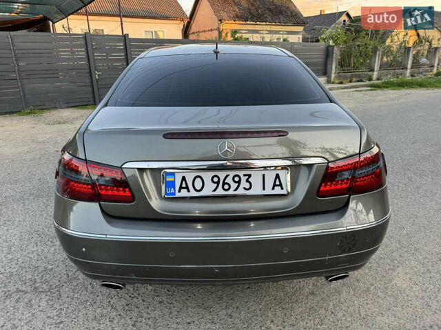 Серый Мерседес Е-Класс, объемом двигателя 2.9 л и пробегом 265 тыс. км за 12000 $, фото 6 на Automoto.ua