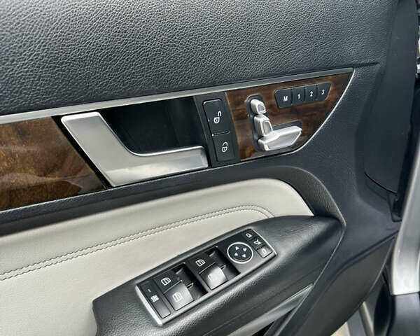 Серый Мерседес Е-Класс, объемом двигателя 3 л и пробегом 120 тыс. км за 19000 $, фото 26 на Automoto.ua