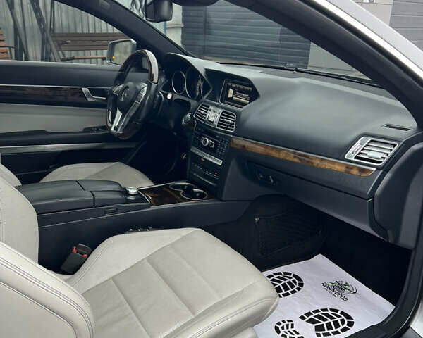 Серый Мерседес Е-Класс, объемом двигателя 3 л и пробегом 120 тыс. км за 19000 $, фото 20 на Automoto.ua