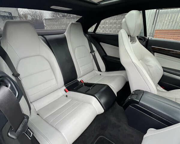 Серый Мерседес Е-Класс, объемом двигателя 3 л и пробегом 120 тыс. км за 19000 $, фото 25 на Automoto.ua