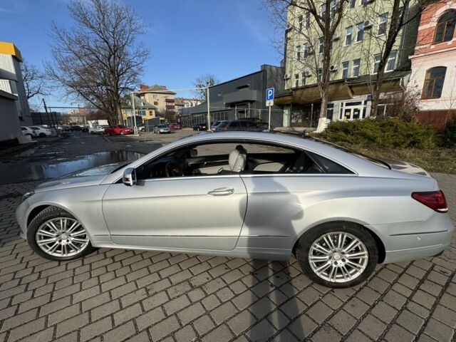 Серый Мерседес Е-Класс, объемом двигателя 2.2 л и пробегом 208 тыс. км за 19000 $, фото 2 на Automoto.ua