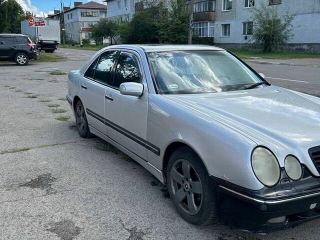 Сірий Мерседес Е-Клас, об'ємом двигуна 2.1 л та пробігом 238 тис. км за 2400 $, фото 11 на Automoto.ua