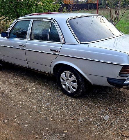 Серый Мерседес Е-Класс, объемом двигателя 2.5 л и пробегом 0 тыс. км за 1250 $, фото 3 на Automoto.ua