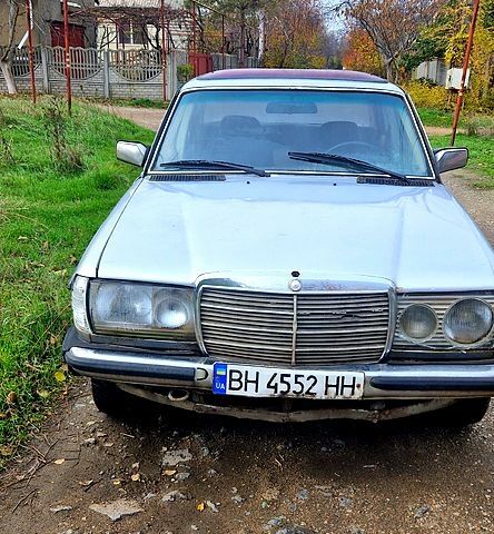 Серый Мерседес Е-Класс, объемом двигателя 2.5 л и пробегом 0 тыс. км за 1250 $, фото 1 на Automoto.ua