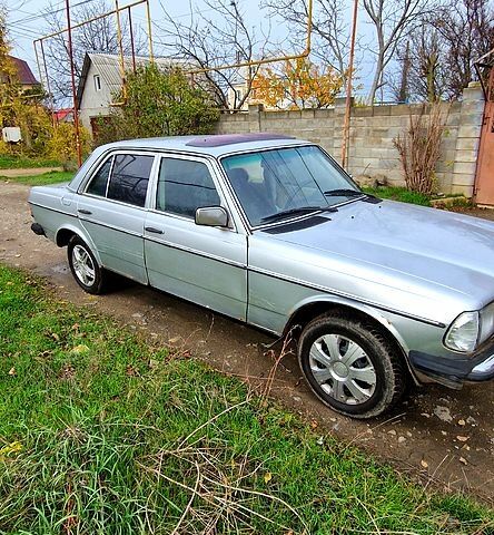 Серый Мерседес Е-Класс, объемом двигателя 2.5 л и пробегом 0 тыс. км за 1250 $, фото 2 на Automoto.ua