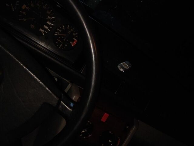 Серый Мерседес Е-Класс, объемом двигателя 2.3 л и пробегом 300 тыс. км за 1300 $, фото 7 на Automoto.ua