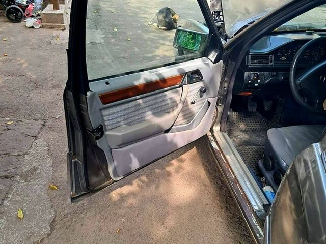 Серый Мерседес Е-Класс, объемом двигателя 2.3 л и пробегом 369 тыс. км за 500 $, фото 8 на Automoto.ua