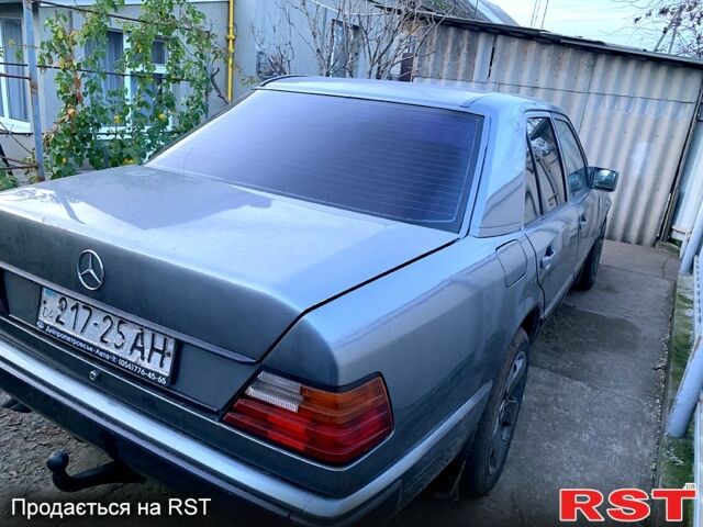 Сірий Мерседес Е-Клас, об'ємом двигуна 3 л та пробігом 300 тис. км за 3500 $, фото 4 на Automoto.ua