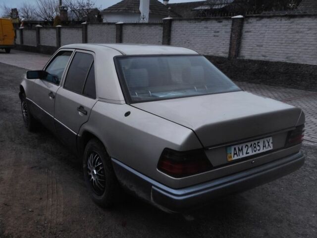 Серый Мерседес Е-Класс, объемом двигателя 2.3 л и пробегом 300 тыс. км за 1300 $, фото 4 на Automoto.ua