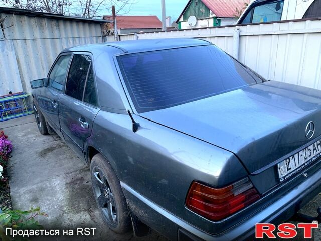 Сірий Мерседес Е-Клас, об'ємом двигуна 3 л та пробігом 300 тис. км за 3500 $, фото 2 на Automoto.ua