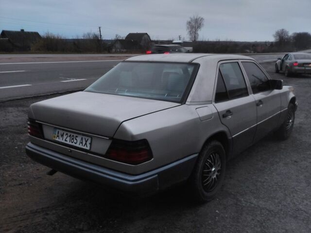 Серый Мерседес Е-Класс, объемом двигателя 2.3 л и пробегом 300 тыс. км за 1300 $, фото 3 на Automoto.ua