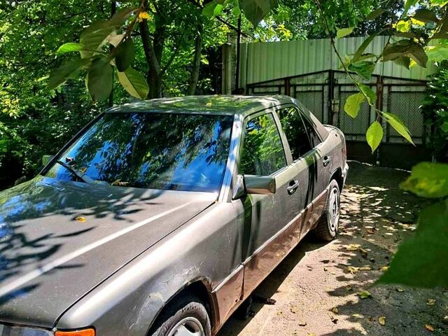 Серый Мерседес Е-Класс, объемом двигателя 2.3 л и пробегом 369 тыс. км за 500 $, фото 4 на Automoto.ua