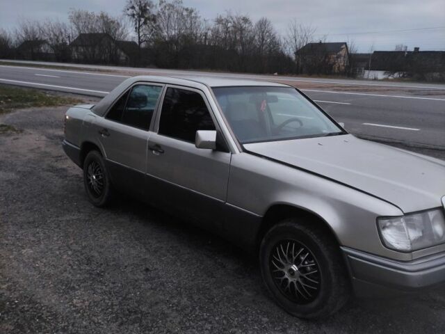 Серый Мерседес Е-Класс, объемом двигателя 2.3 л и пробегом 300 тыс. км за 1300 $, фото 2 на Automoto.ua