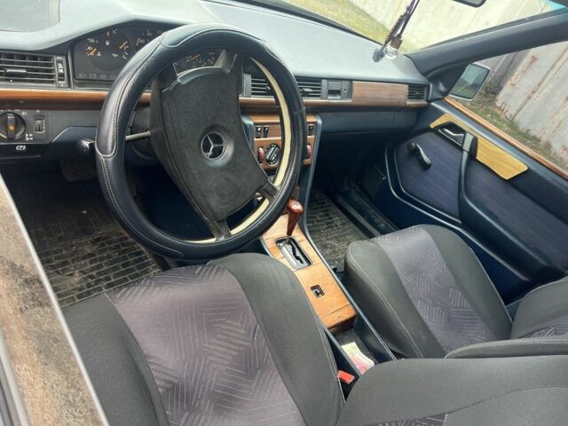 Сірий Мерседес Е-Клас, об'ємом двигуна 3 л та пробігом 2 тис. км за 1800 $, фото 2 на Automoto.ua