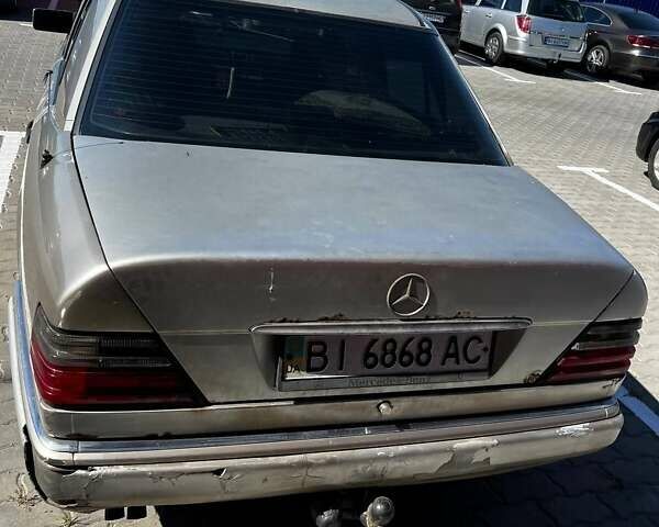 Мерседес Е-Класс 1986 в Полтаве на Automoto.ua Серый Мерседес Е-Класс, объемом двигателя 3 л и пробегом 443 тыс. км за 1800 $, фото 2 на Automoto.ua