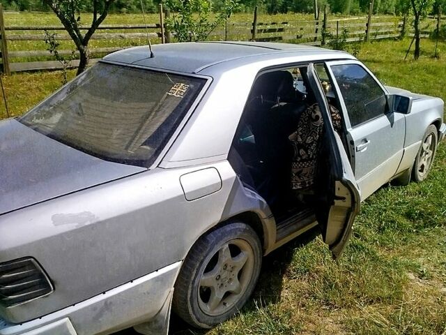 Серый Мерседес Е-Класс, объемом двигателя 2.5 л и пробегом 458 тыс. км за 2000 $, фото 1 на Automoto.ua