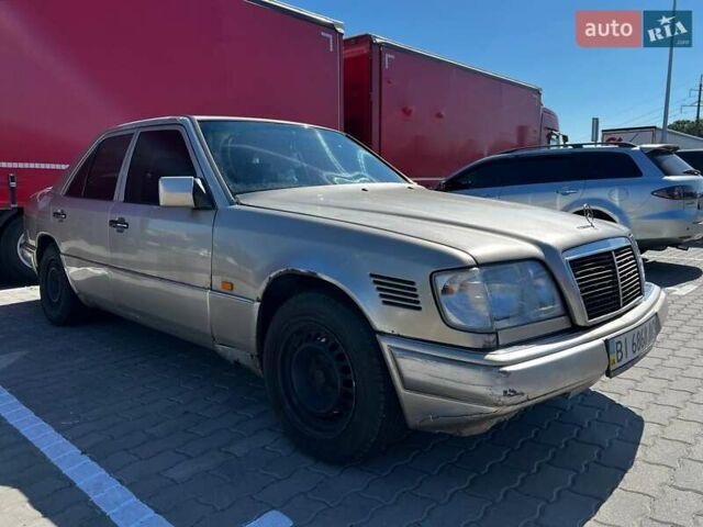 Мерседес Е-Класс 1986 в Полтаве на Automoto.ua Серый Мерседес Е-Класс, объемом двигателя 3 л и пробегом 443 тыс. км за 1800 $, фото 3 на Automoto.ua