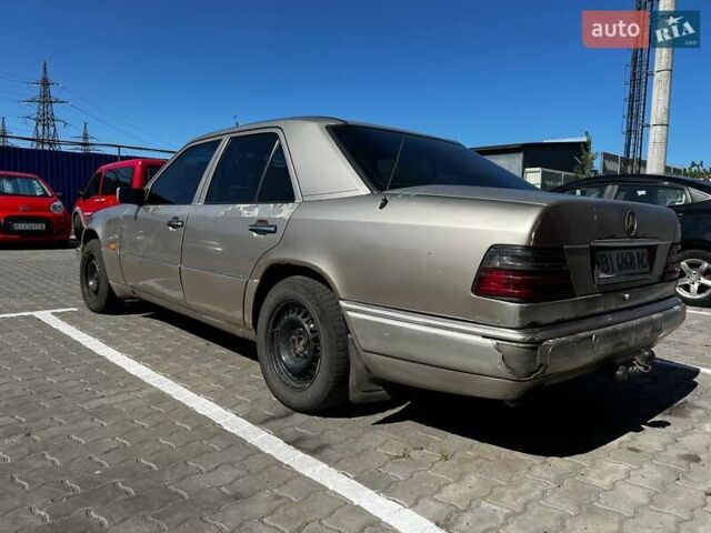 Мерседес Е-Класс 1986 в Полтаве на Automoto.ua Серый Мерседес Е-Класс, объемом двигателя 3 л и пробегом 443 тыс. км за 1800 $, фото 4 на Automoto.ua