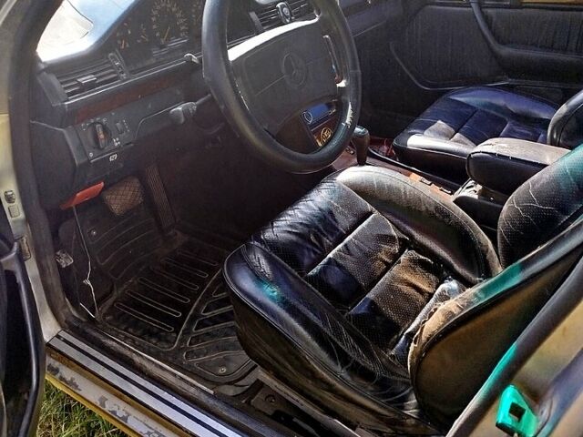 Серый Мерседес Е-Класс, объемом двигателя 2.5 л и пробегом 458 тыс. км за 2000 $, фото 6 на Automoto.ua