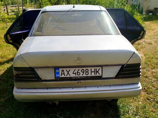 Серый Мерседес Е-Класс, объемом двигателя 2.5 л и пробегом 458 тыс. км за 2000 $, фото 2 на Automoto.ua