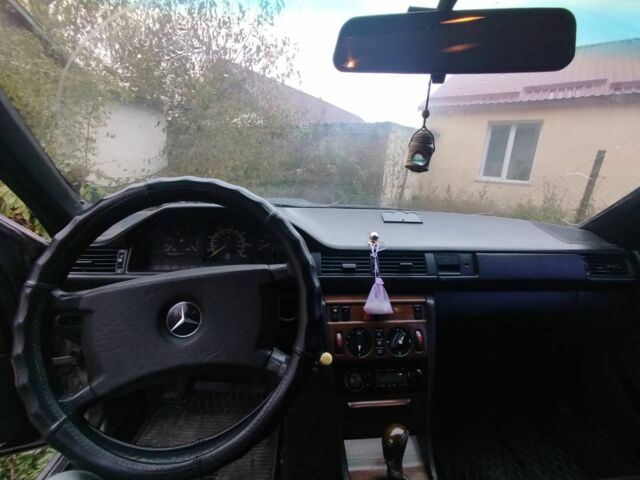 Серый Мерседес Е-Класс, объемом двигателя 3 л и пробегом 480 тыс. км за 1900 $, фото 7 на Automoto.ua