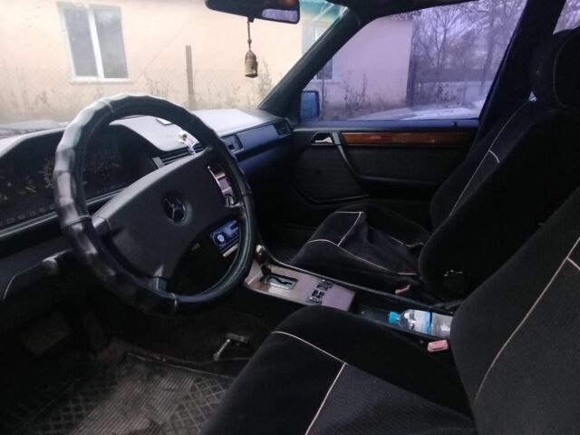 Серый Мерседес Е-Класс, объемом двигателя 3 л и пробегом 480 тыс. км за 1900 $, фото 6 на Automoto.ua