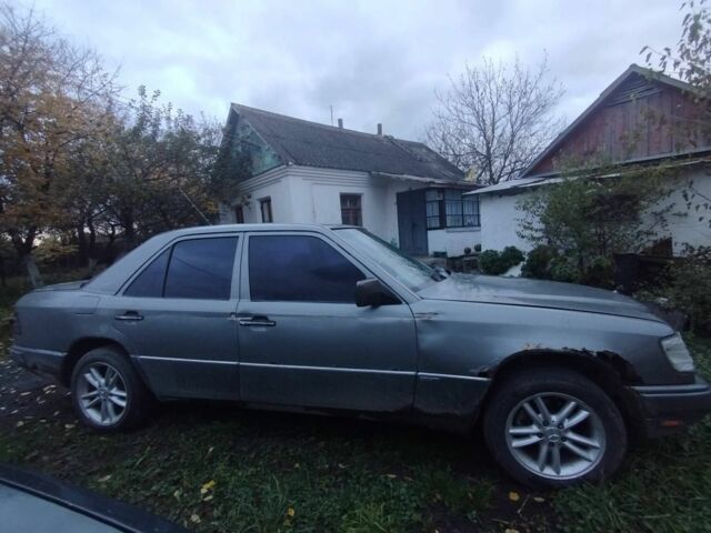 Серый Мерседес Е-Класс, объемом двигателя 3 л и пробегом 480 тыс. км за 1900 $, фото 4 на Automoto.ua