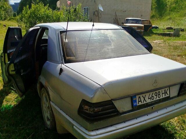 Серый Мерседес Е-Класс, объемом двигателя 2.5 л и пробегом 458 тыс. км за 2000 $, фото 3 на Automoto.ua