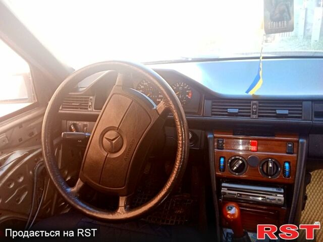 Серый Мерседес Е-Класс, объемом двигателя 2.6 л и пробегом 265 тыс. км за 1499 $, фото 1 на Automoto.ua