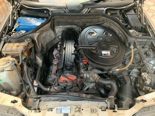 Серый Мерседес Е-Класс, объемом двигателя 2.6 л и пробегом 265 тыс. км за 1800 $, фото 6 на Automoto.ua