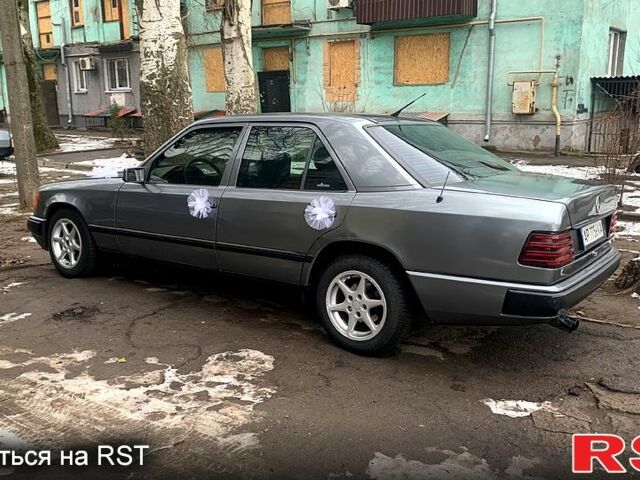 Сірий Мерседес Е-Клас, об'ємом двигуна 3 л та пробігом 0 тис. км за 2800 $, фото 1 на Automoto.ua