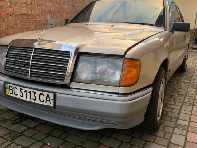 Серый Мерседес Е-Класс, объемом двигателя 2.6 л и пробегом 265 тыс. км за 1800 $, фото 1 на Automoto.ua