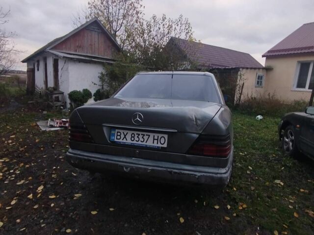 Серый Мерседес Е-Класс, объемом двигателя 3 л и пробегом 480 тыс. км за 1900 $, фото 2 на Automoto.ua