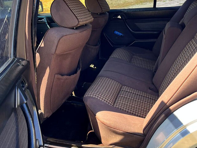 Серый Мерседес Е-Класс, объемом двигателя 2.6 л и пробегом 300 тыс. км за 1500 $, фото 6 на Automoto.ua