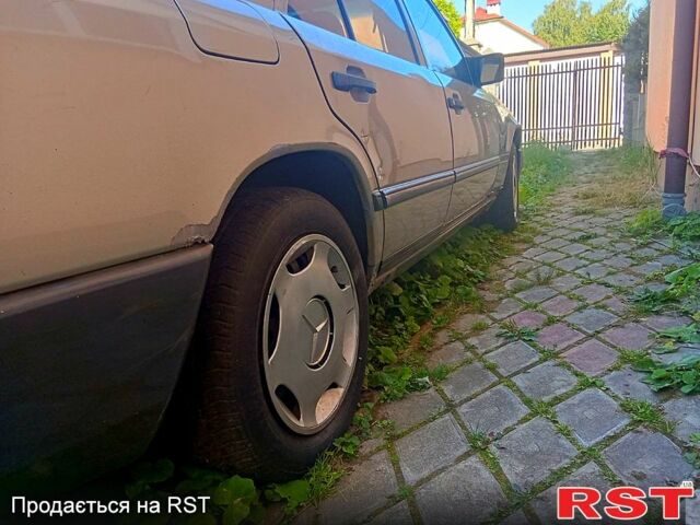 Серый Мерседес Е-Класс, объемом двигателя 2.6 л и пробегом 265 тыс. км за 1499 $, фото 5 на Automoto.ua