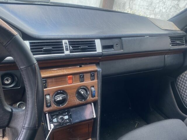 Сірий Мерседес Е-Клас, об'ємом двигуна 2 л та пробігом 111 тис. км за 1500 $, фото 6 на Automoto.ua