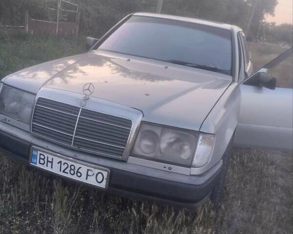 Серый Мерседес Е-Класс, объемом двигателя 3 л и пробегом 300 тыс. км за 2100 $, фото 6 на Automoto.ua